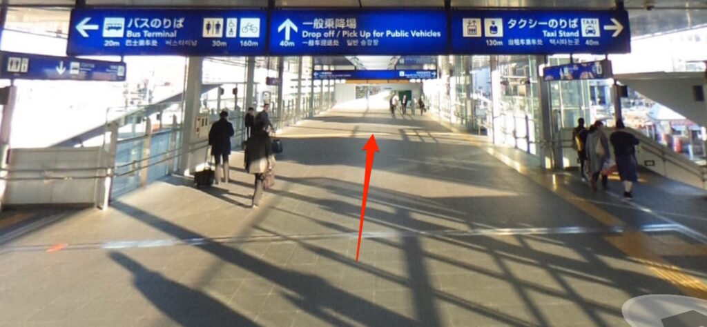 宇都宮駅東口からまっすぐ東へ進む