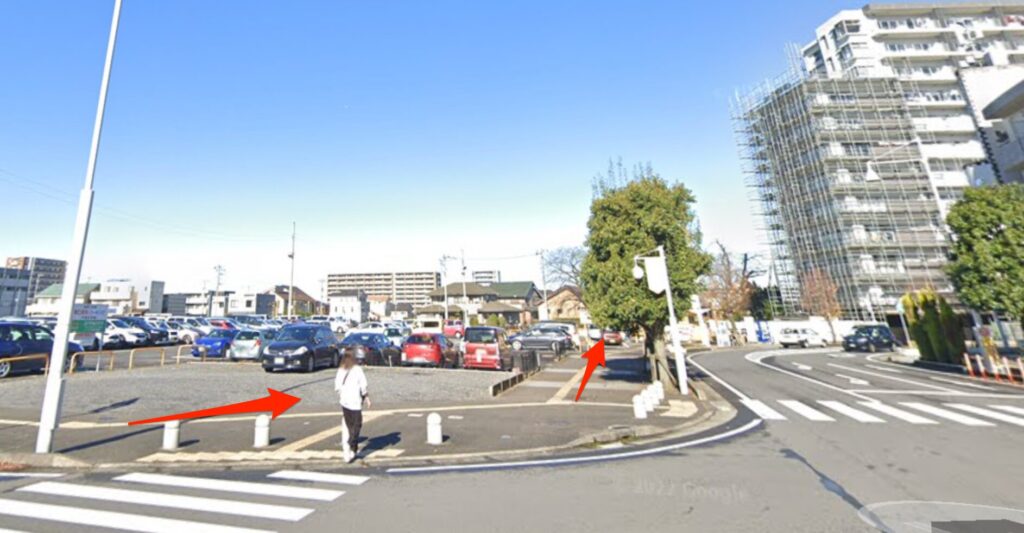 東口駅前通りを道なりに進む
